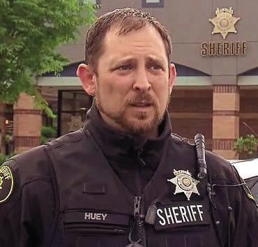HERO FATHER FOILS STROLLER ROBBER