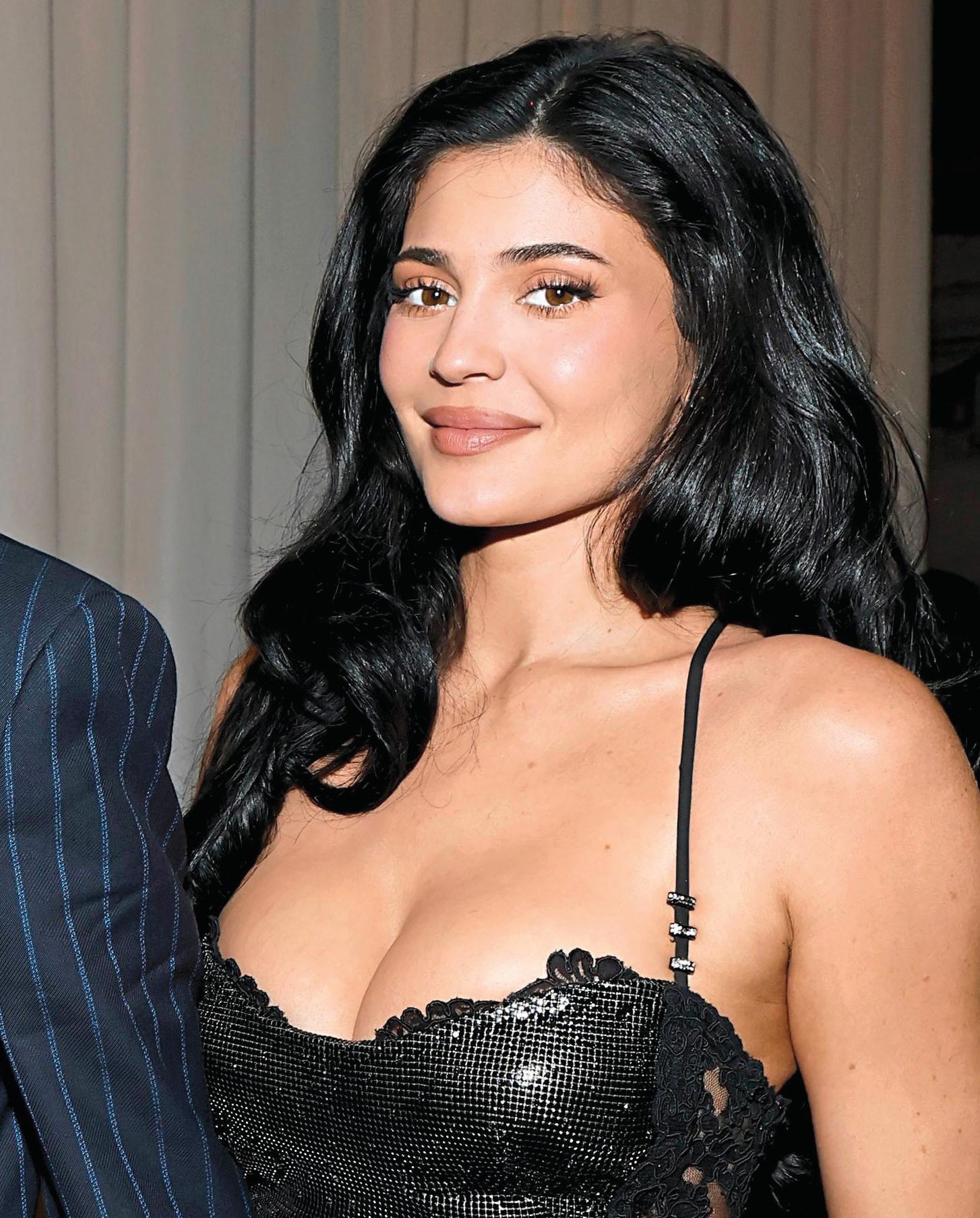 JENNER TO GWYNETH: HANDS OFF MY MAN!
