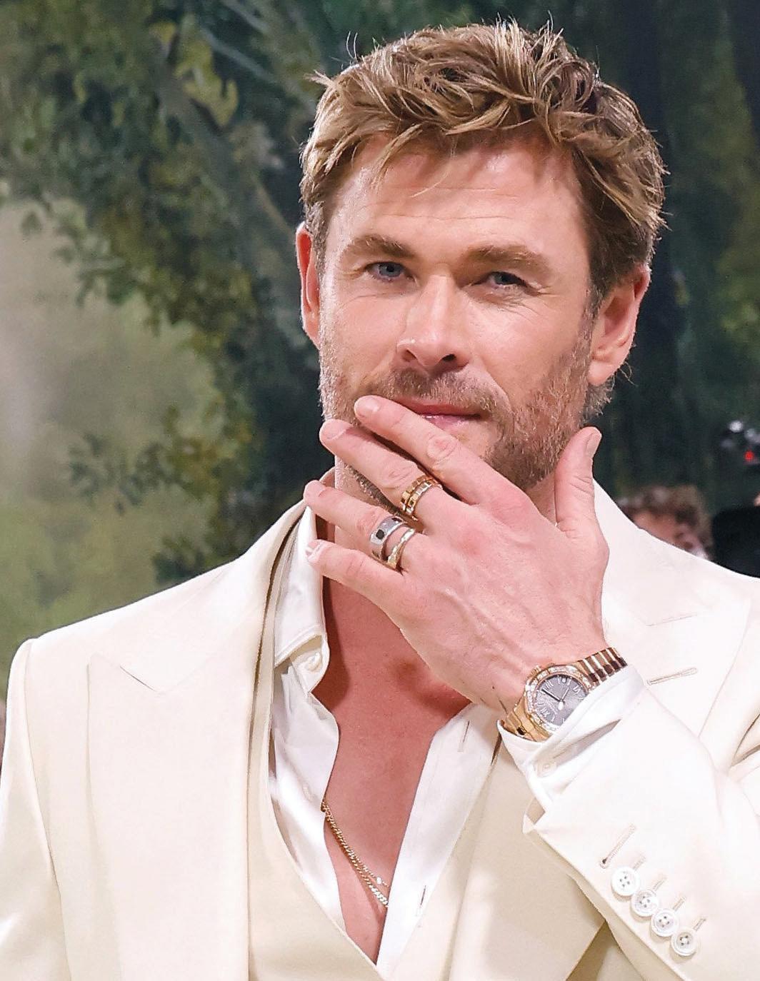 THOR HAMMERS HOLLYWOOD!