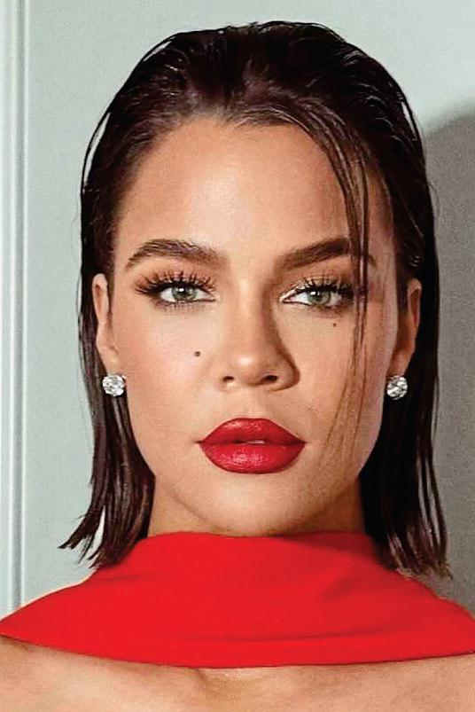 KHLOÉ KEEPS NOSE TO THE GRINDSTONE