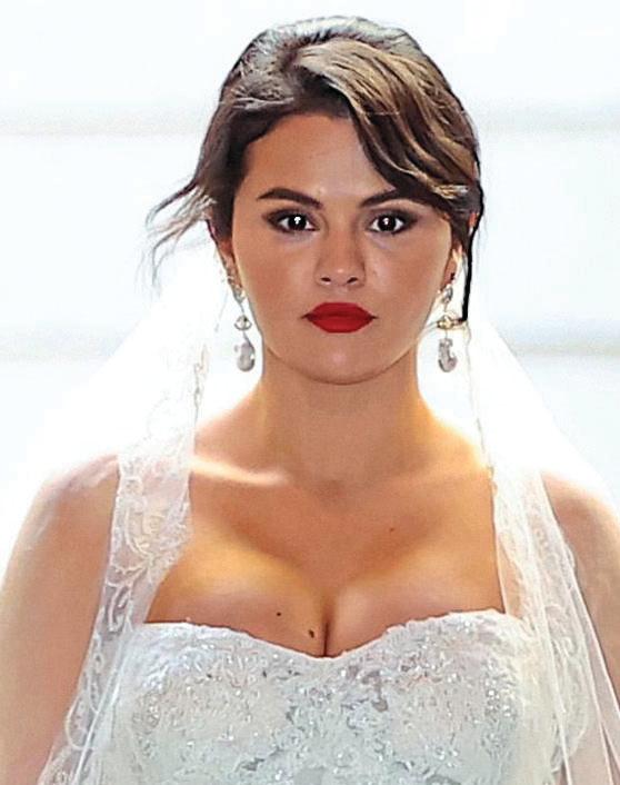 SELENA'S A WEDDING DIVA!