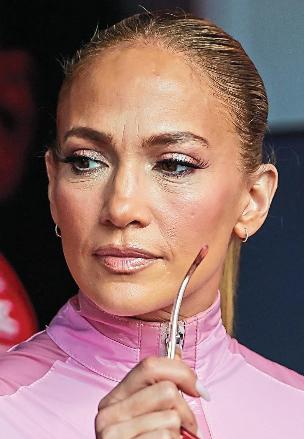 DELUDED J.LO LOOKS TO THE STARS TO WIN BEN BACK