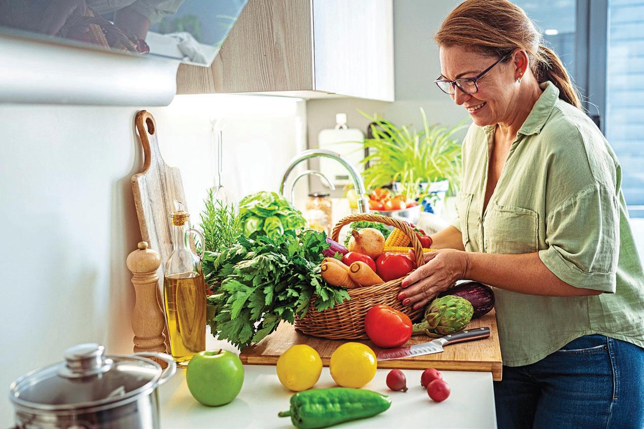 HEALTHY DIET PUMMELS PAIN