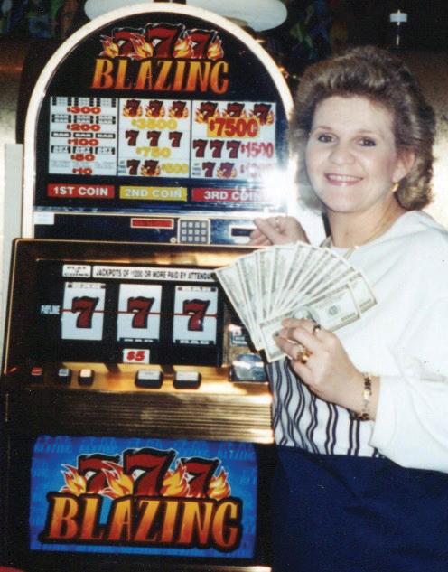 Woman Discovers Slot Machine "Glitch" That Makes Her RICH!