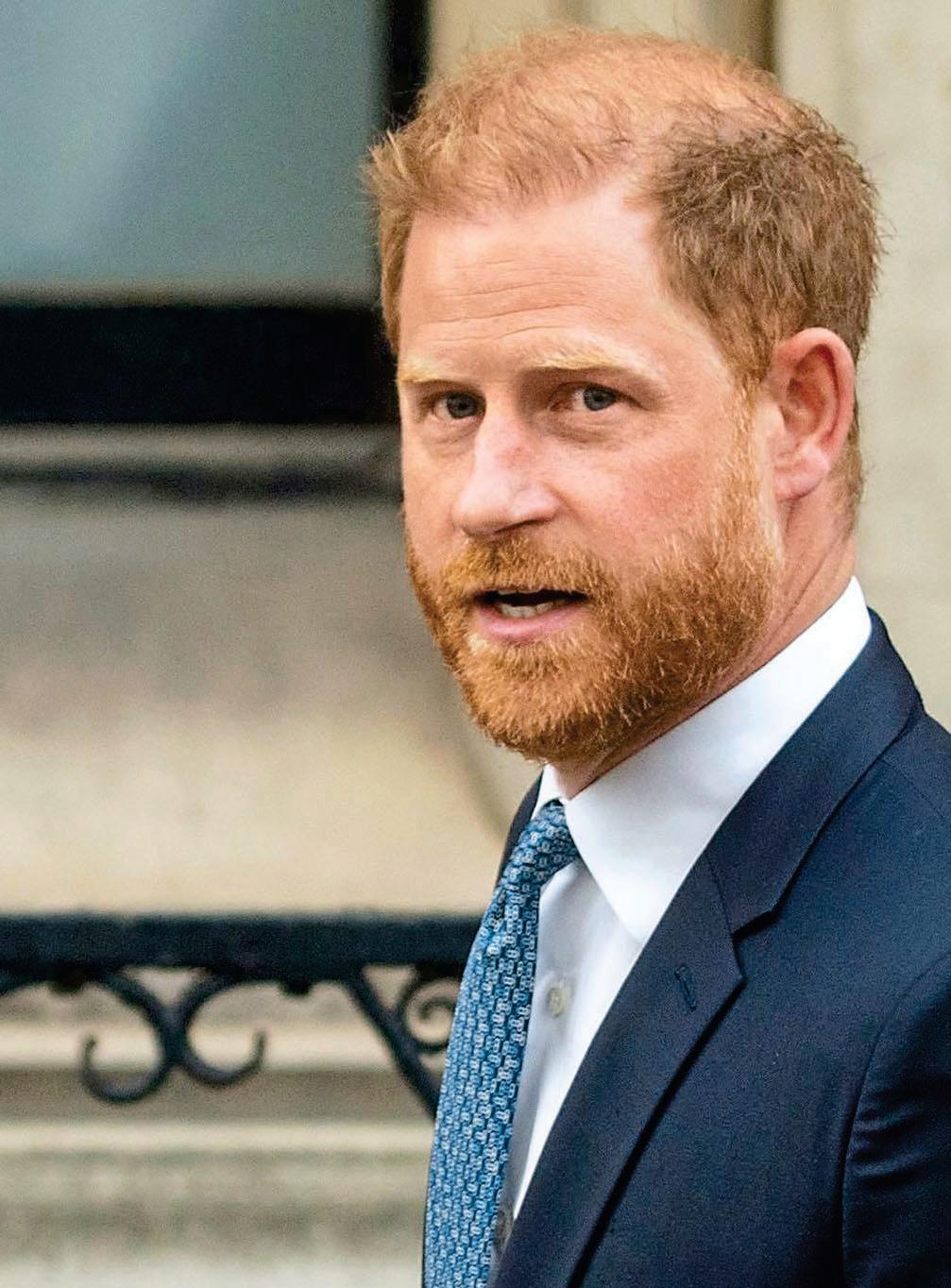 ROYAL BATTLE EXPLODES