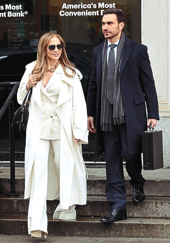 J.Lo & Brett: FLIRTING ON SET!