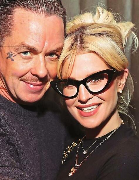 Kelly & Sid: ENGAGED!