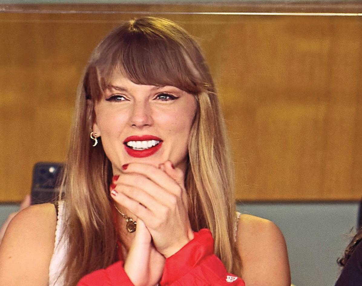 Taylor Swift: Back in WAG Mode!