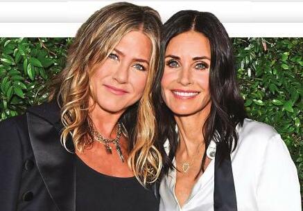 Courteney & Jen: RACE TO THE ALTAR!