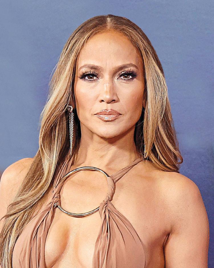 BEN'S ICING OUT J.LO!