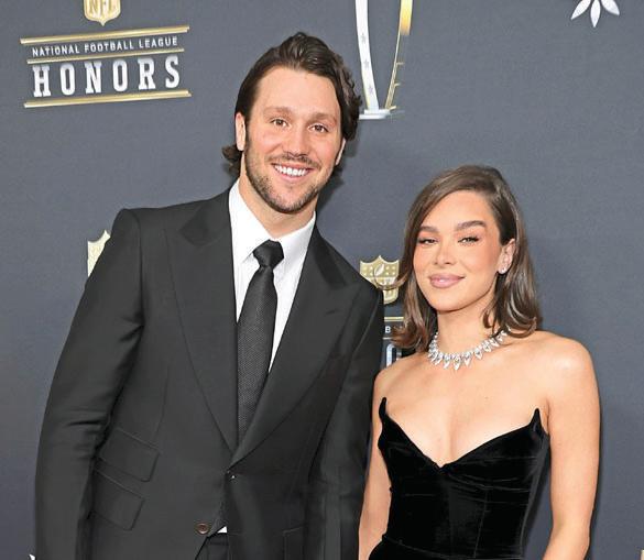 Hailee & Josh: EXPECTING!
