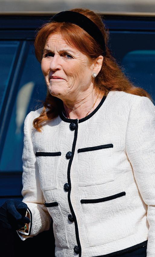 FERGIE'S DRUNK-DIALING THE ROYALS