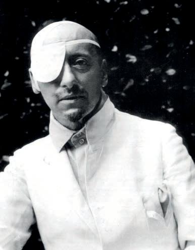 GABRIELLE D'ANNUNZIO un poeta entre las nubes