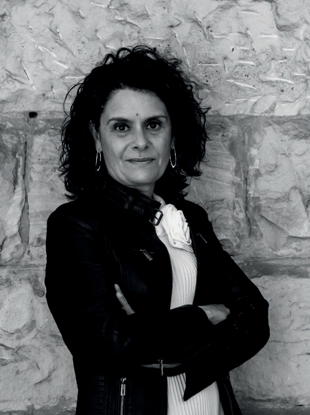 Leticia Sierra y su > DE LO QUE OCULTA LA TIERRA