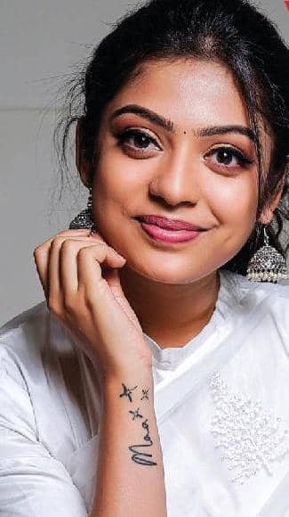 கவிதை பேசும் கண்ணழகி!