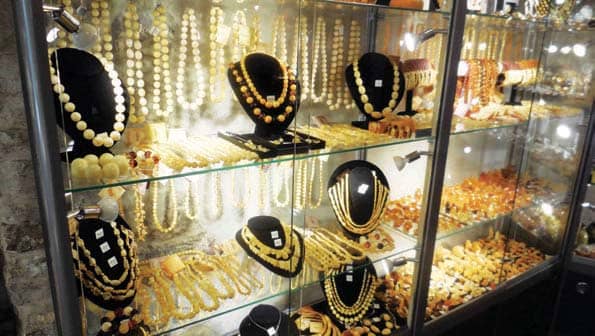 ஜொலிக்கும் ஆம்பர் நகைகள்
