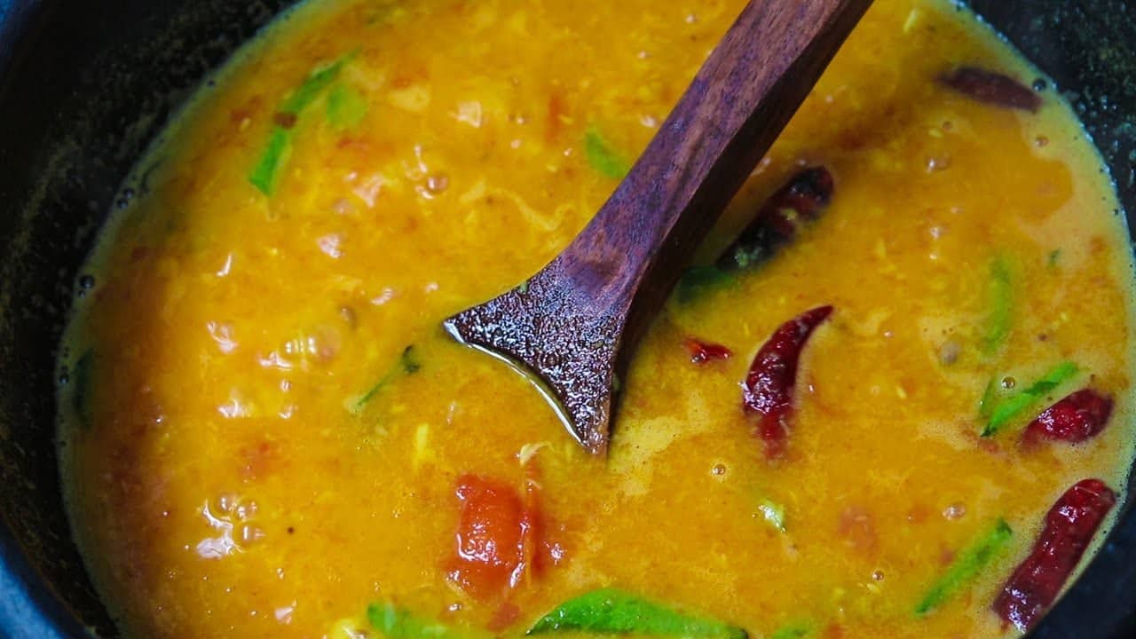 முளைகட்டிய பச்சைப்பயிறு குழம்பு