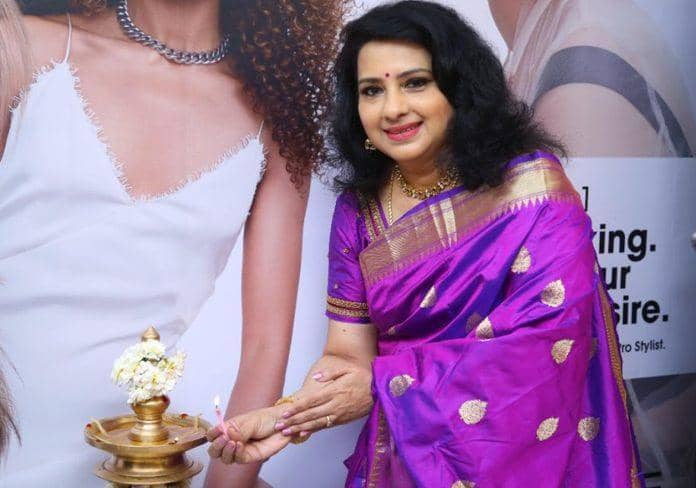 அழகுக்கலையில் 33 ஆண்டு சாதனை! 
