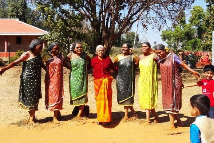 கோவில் தூணைக் கட்டிப் பிடித்தால் புத்திர பாக்கியம் கிடைக்குமாம்!