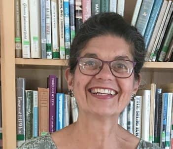 Flores receives Presidential Award for excellence in teaching