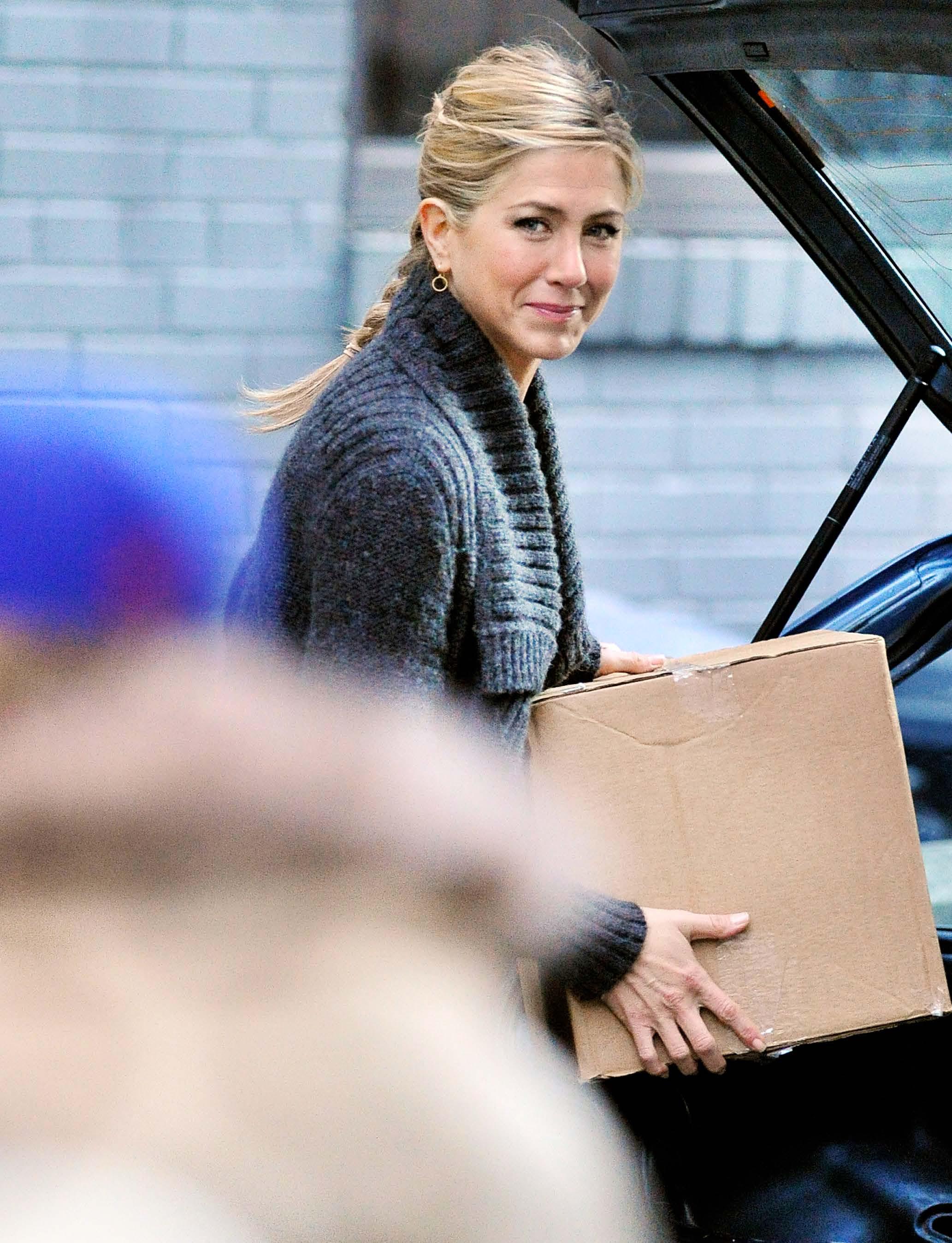 Jennifer Aniston QUITS HOLLYWOOD