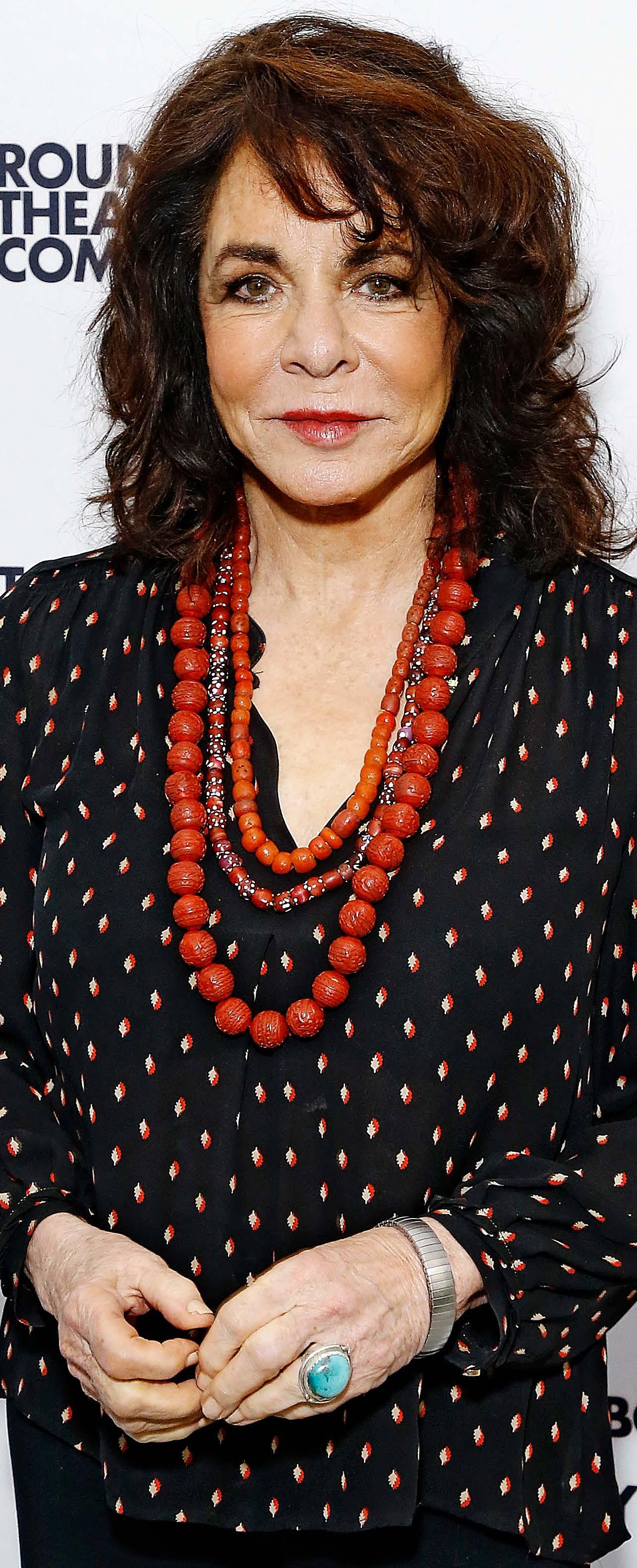 John & Stockard SNUB THE GREASE REUNION!