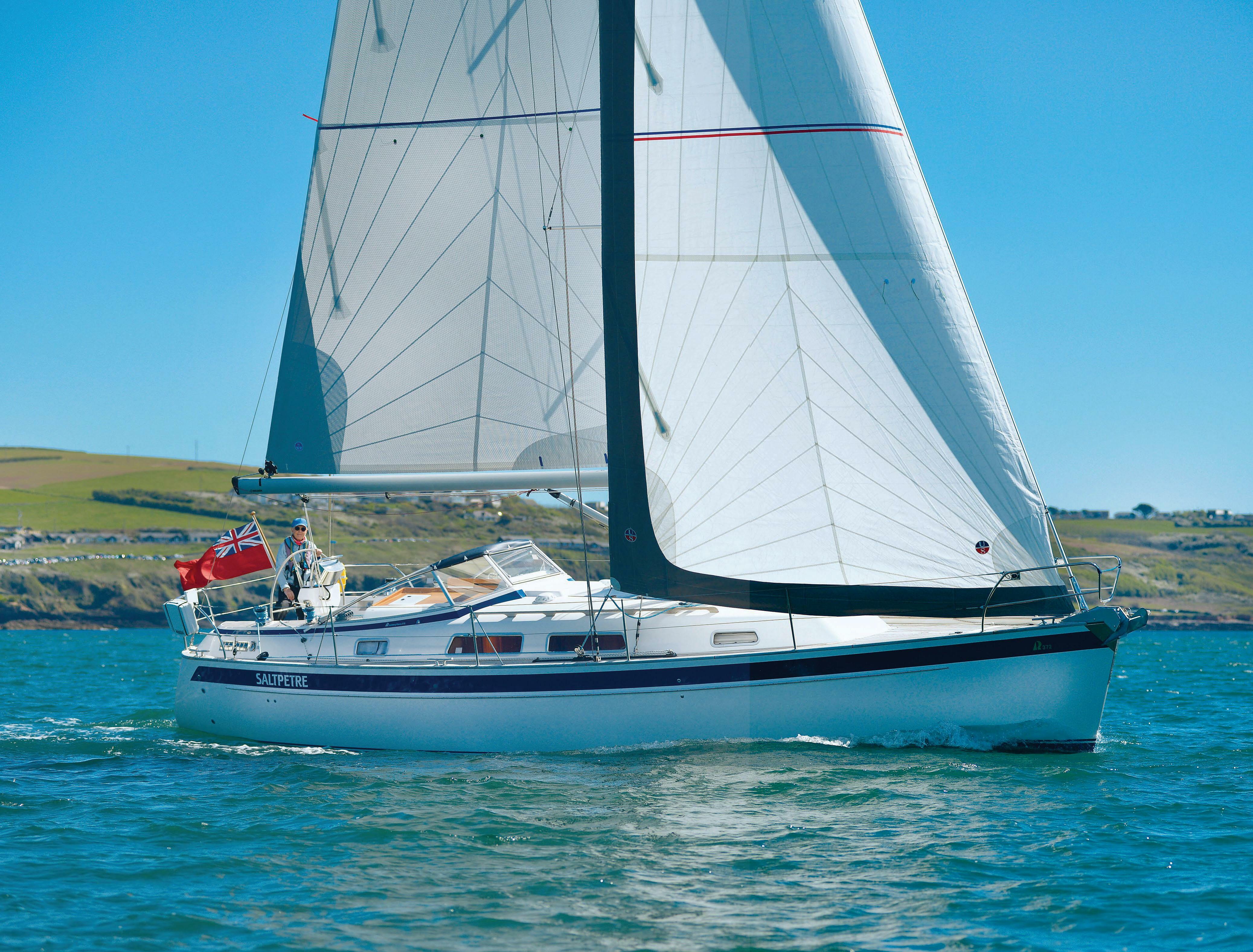 HALLBERG-RASSY 372