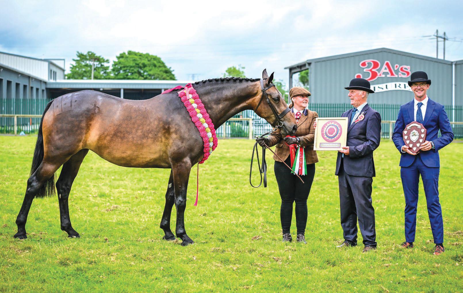 Amoura lights up the supreme