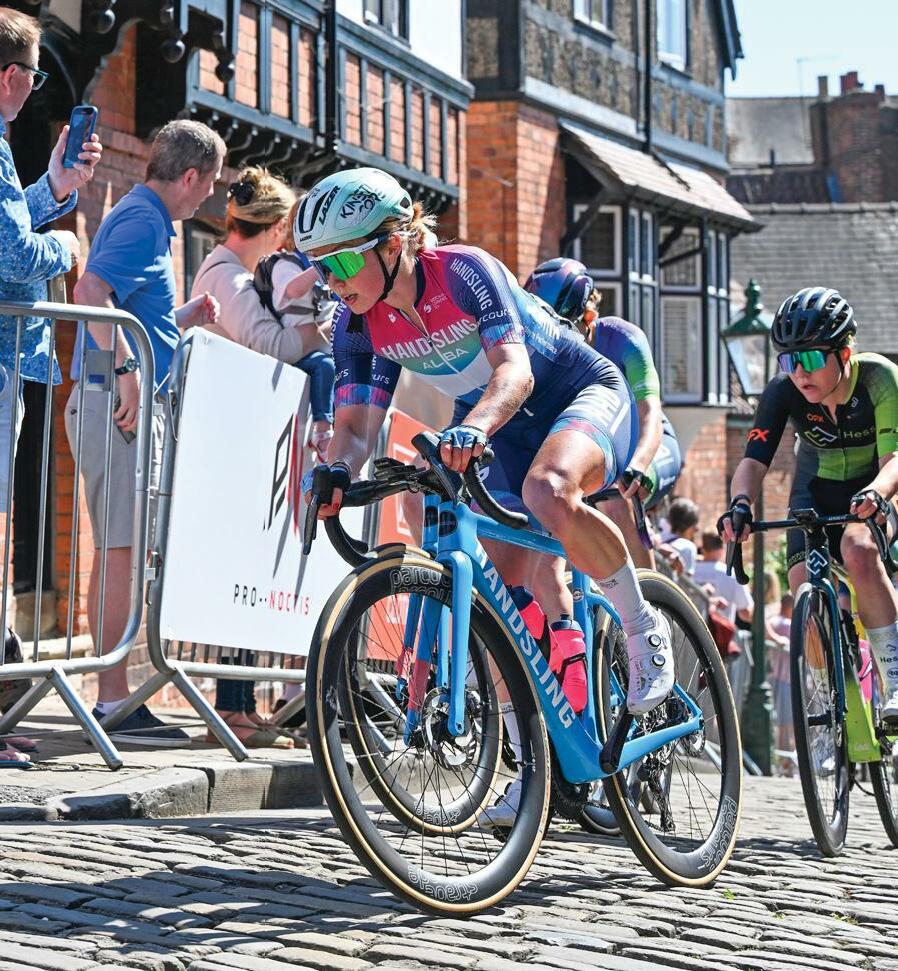 Dickson heading for top after Lincoln win