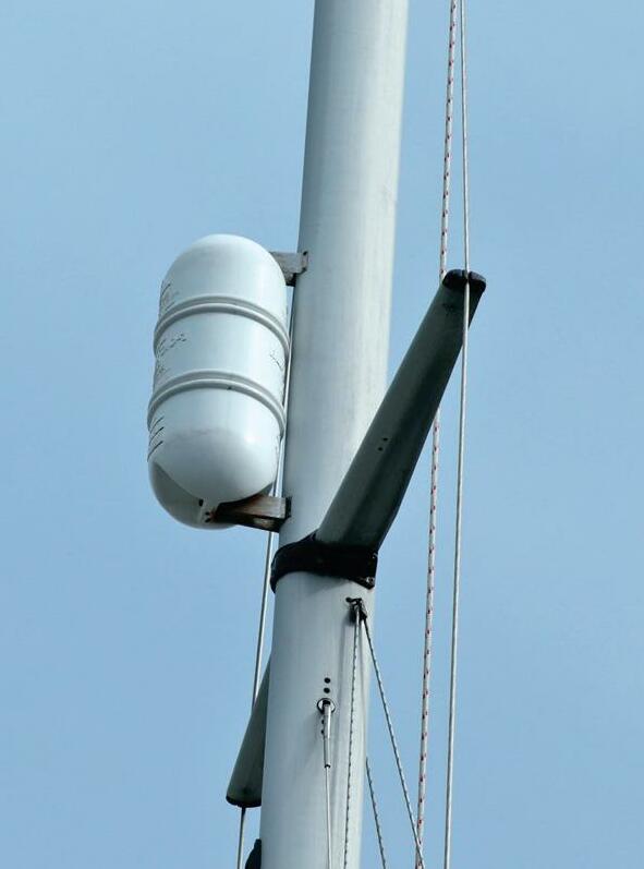 Do you really need an active radar reflector?