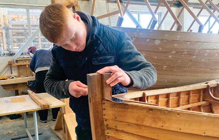 Boatbuilding college shuts downs