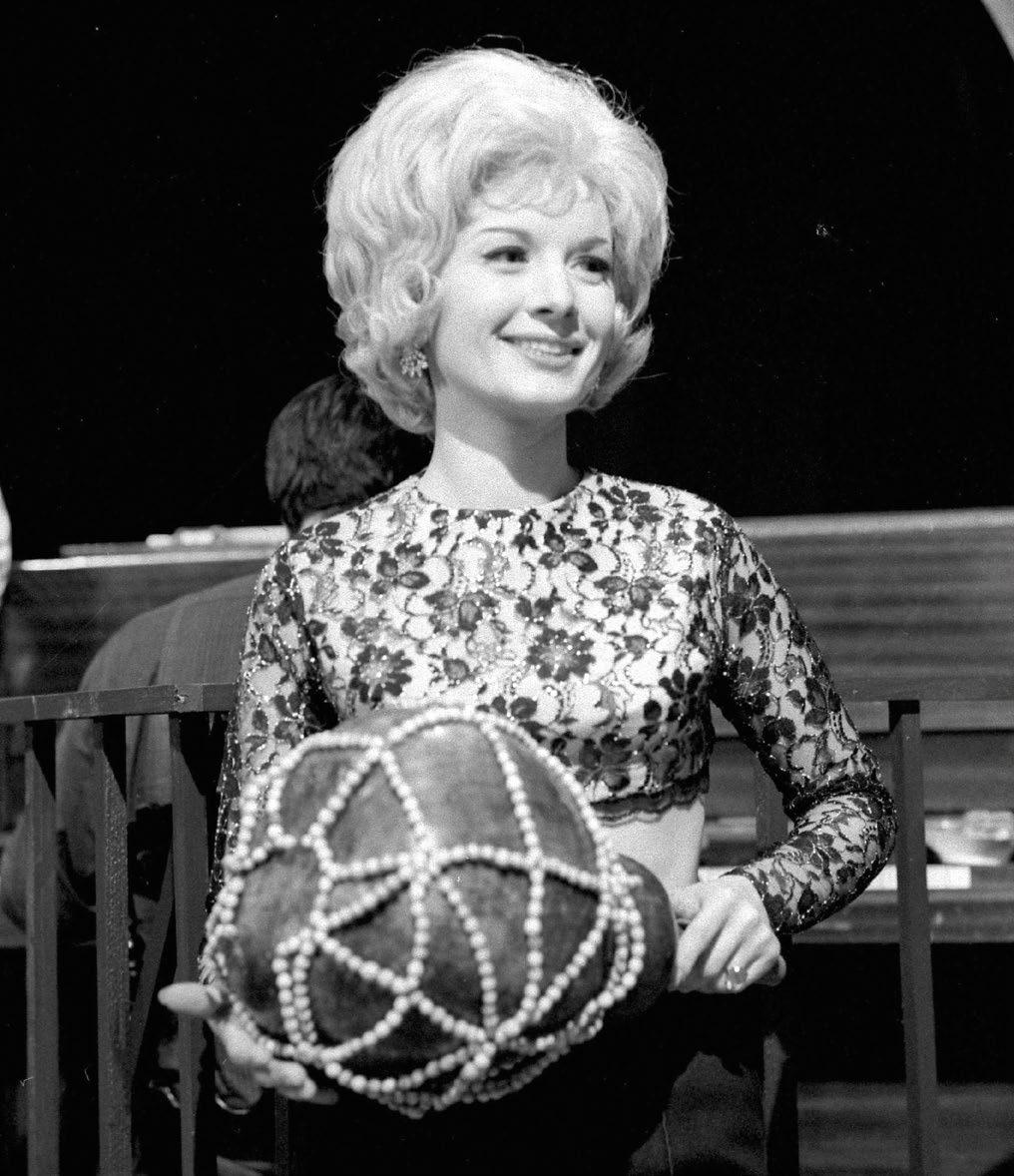 JULIE STEVENS 1936-2024