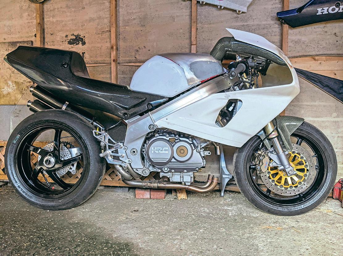PROJECT CORNER STEVE LANE'S HONDA VFR-RC45
