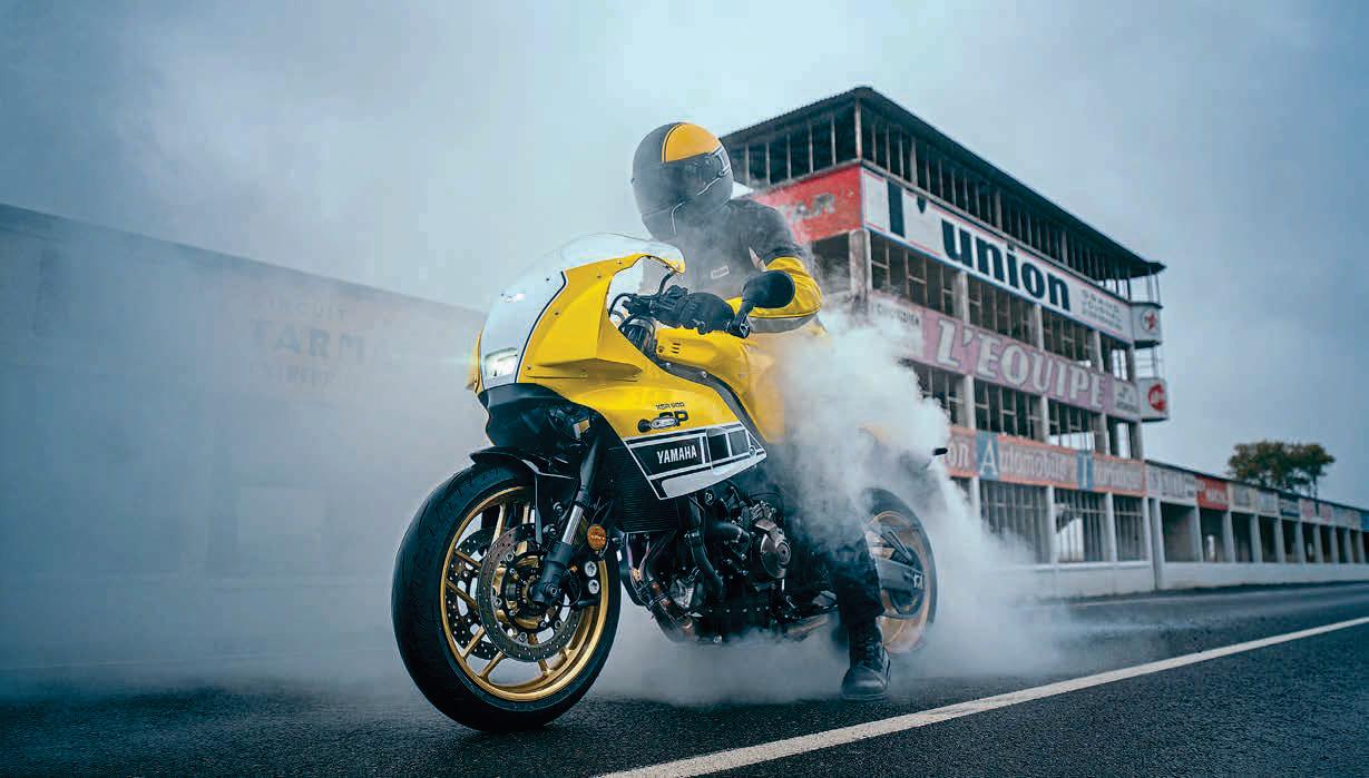 YAMAHA XSR900 LONG LIVE THE KING