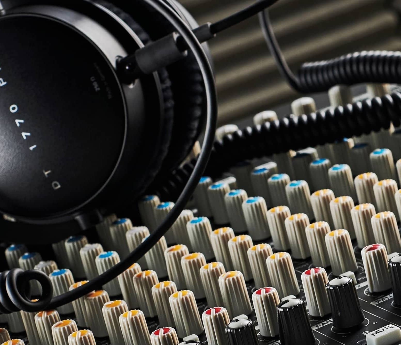SoundLink MW2408 Hybrid mixer £1,199