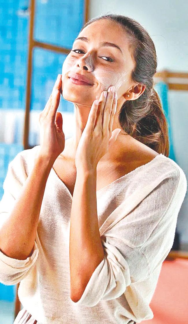 स्क्रब से लौटेगा त्वचा का खोया निखार