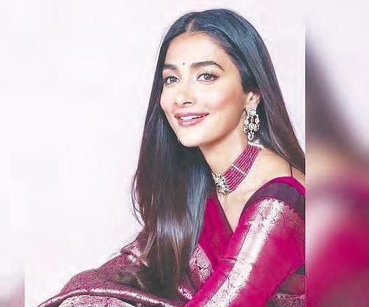 బన్నీ సినిమాలో పూజాహెగ్దే స్పెషల్ సాంగ్