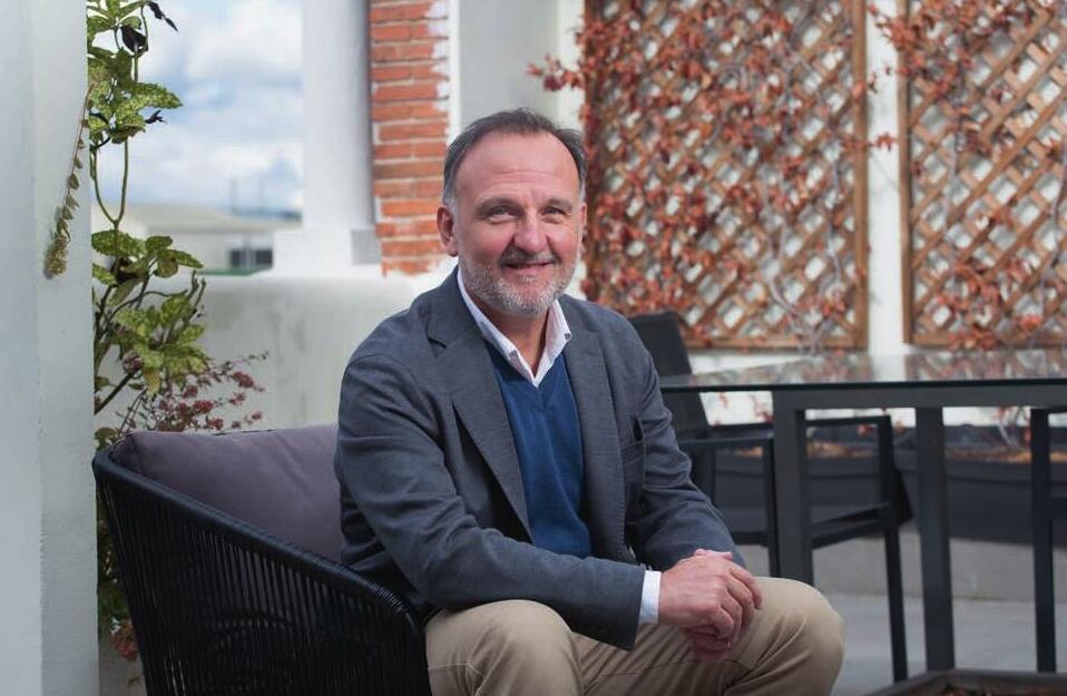 "EL TURISMO Y LA AUTOMOCIÓN SON GRANDES INDUSTRIAS EN NUESTRO PAÍS.PERO EL AUDIOVISUAL NO LO ES MENOS"