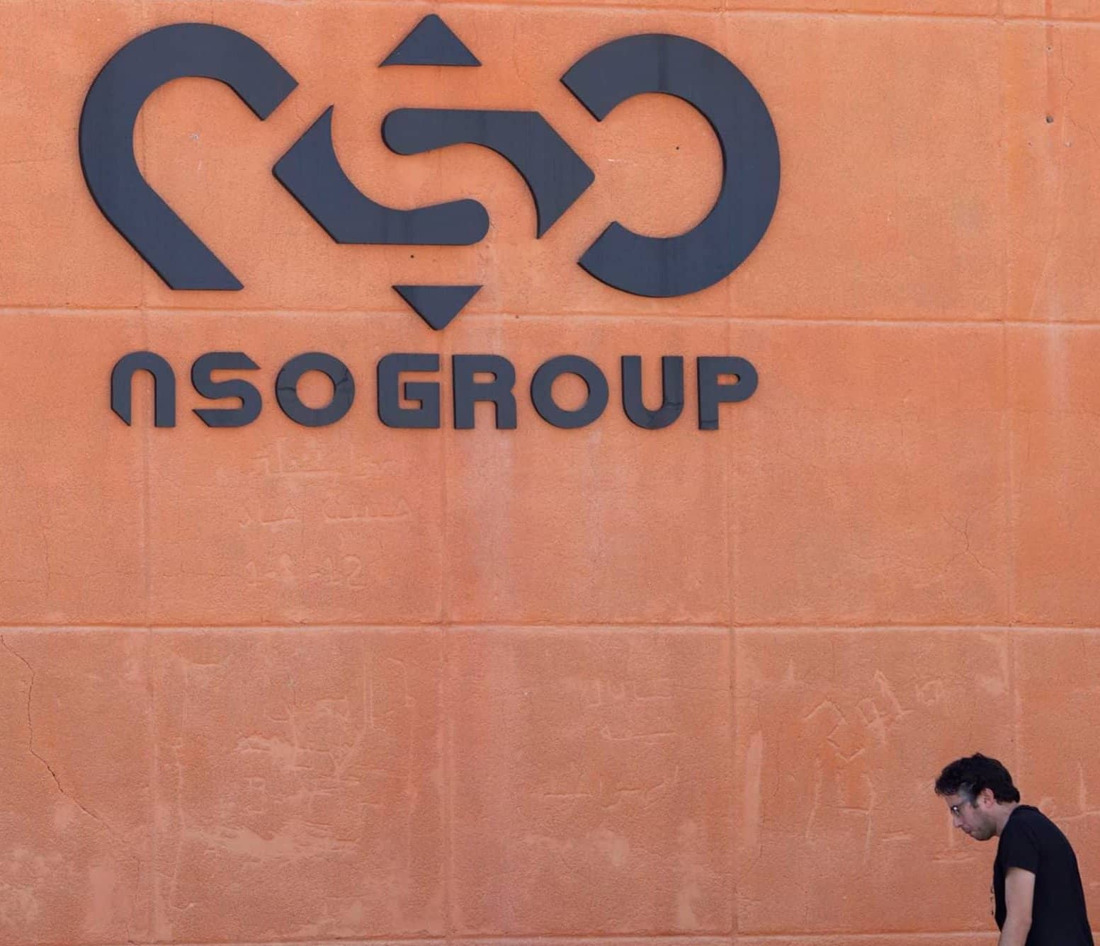 APPLE SUING ISRAELI HACKER-FOR-HIRE COMPANY NSO GROUP