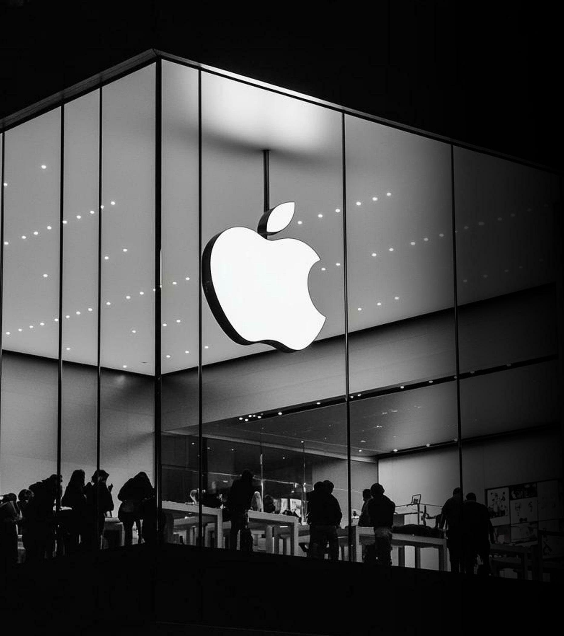 Stores A DEEPER LOOK BEHIND THE SCENES OF A GLOBAL RETAIL OPERATION