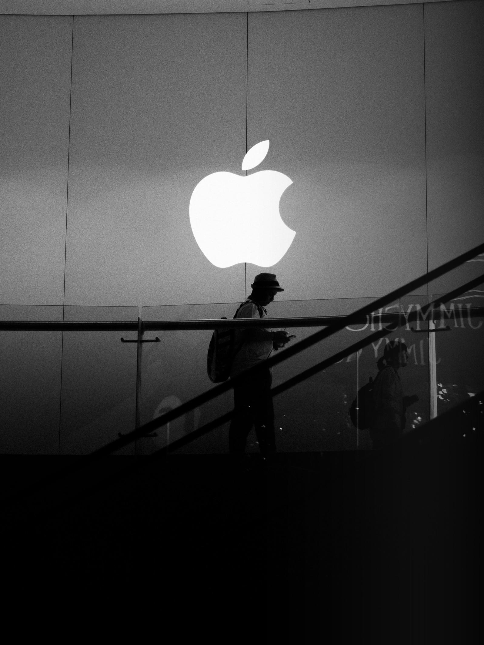 2.5 Billion ACTIVE DEVICES DRIVE RECORD PERFORMANCE ACROSS THE HARDWARE LINEUP