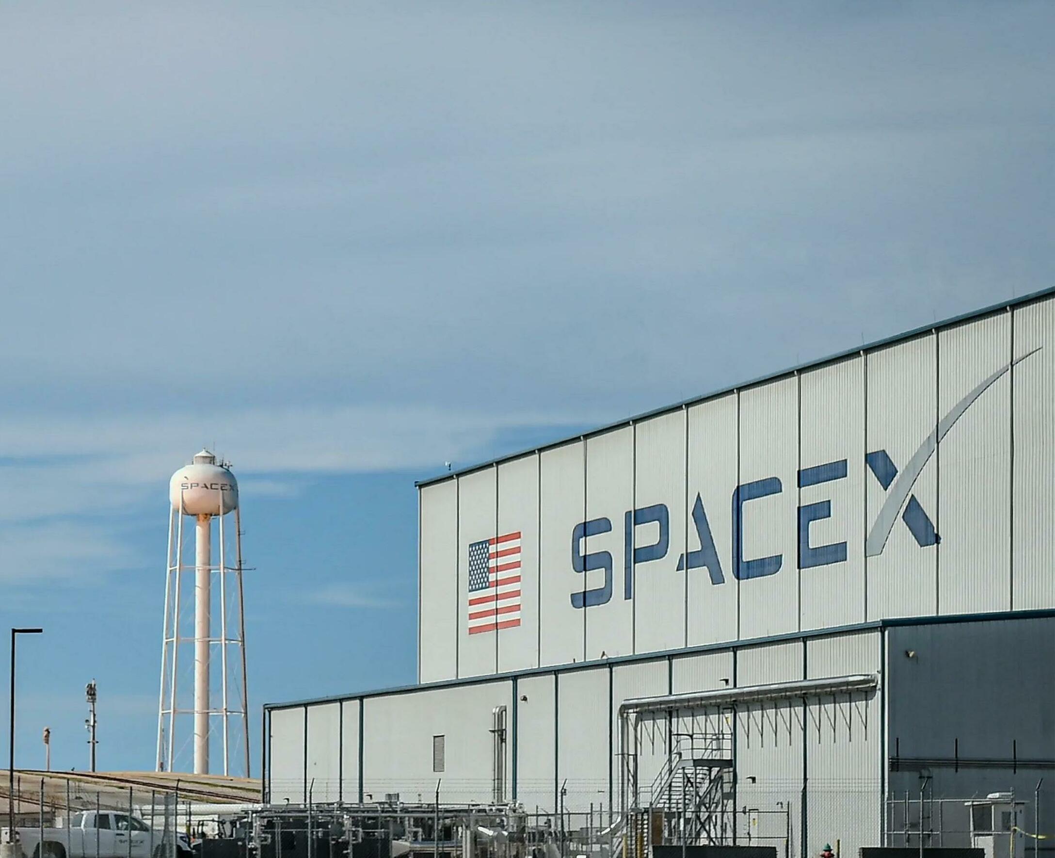 SPACEX ACCELERATES LUNAR AMBITIONS WITH PLAN FOR SELF-SUSTAINING MOON CITY