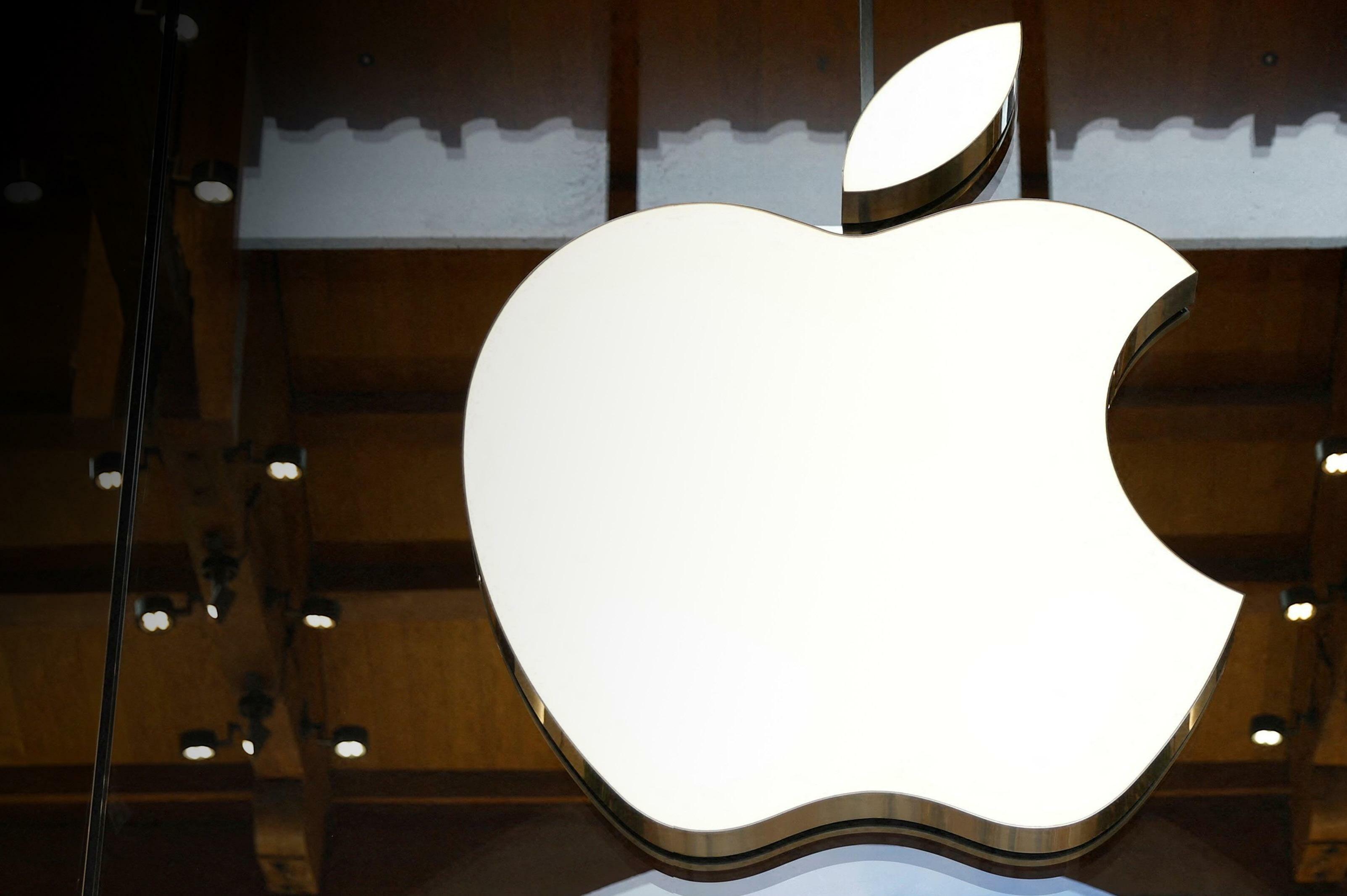 APPLE LAUNCHES SALES COACH APP TO REPLACE SEED FOR RETAIL EMPLOYEES