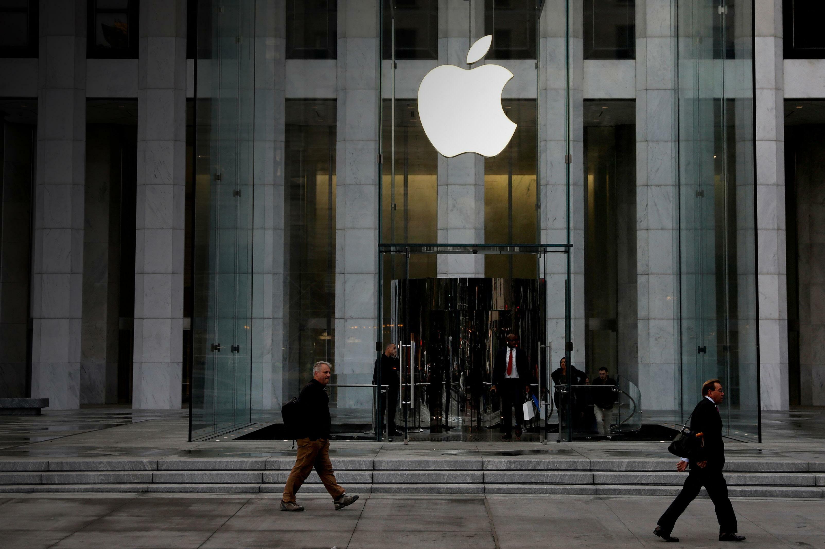 APPLE SHAREHOLDERS REJECT CHINA AUDIT PROPOSAL AT ANNUAL MEETING