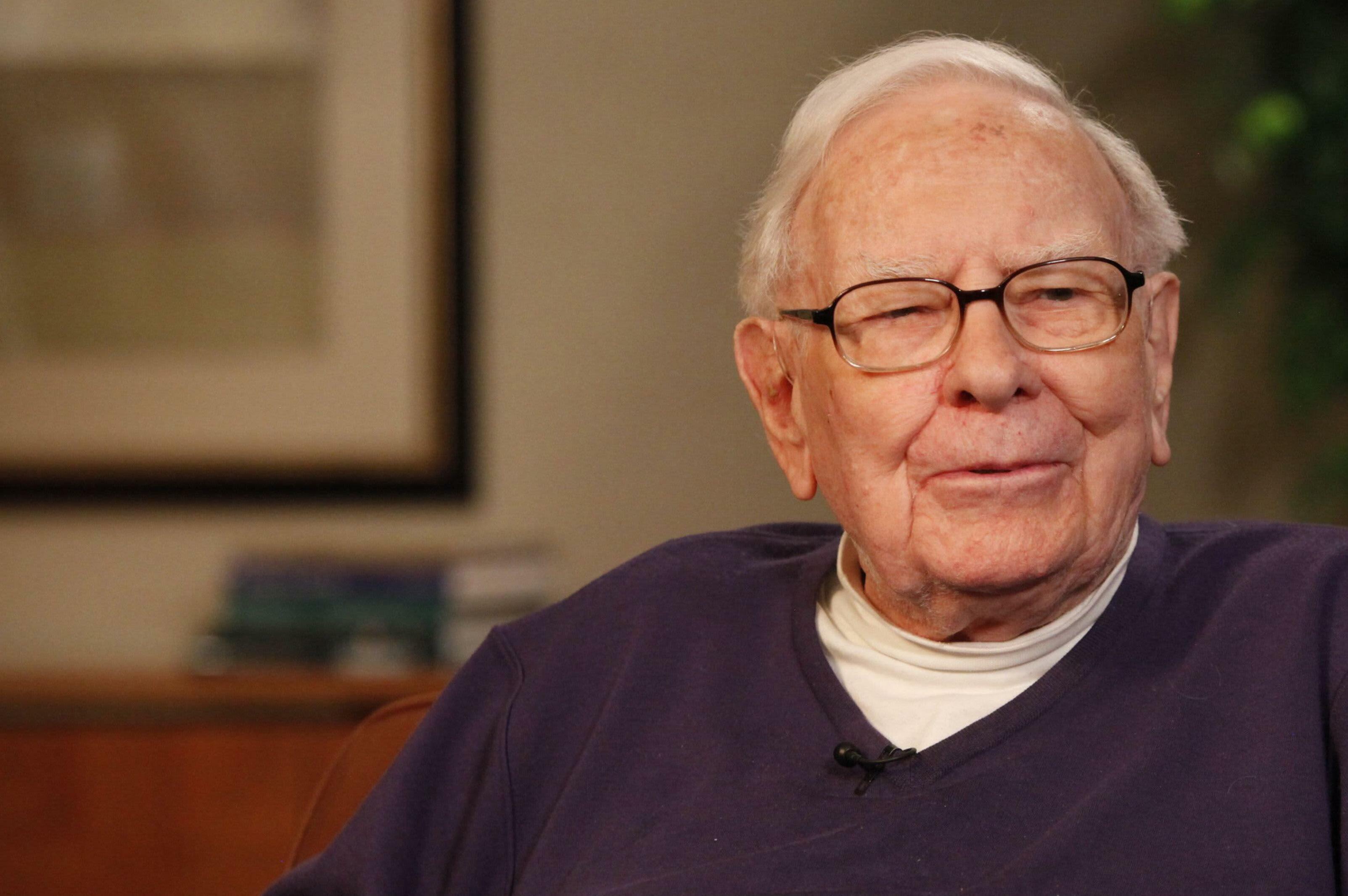 WARREN BUFFETT SAYS HE SOLD APPLE TOO SOON — AND WOULD BUY MORE AT THE RIGHT PRICE