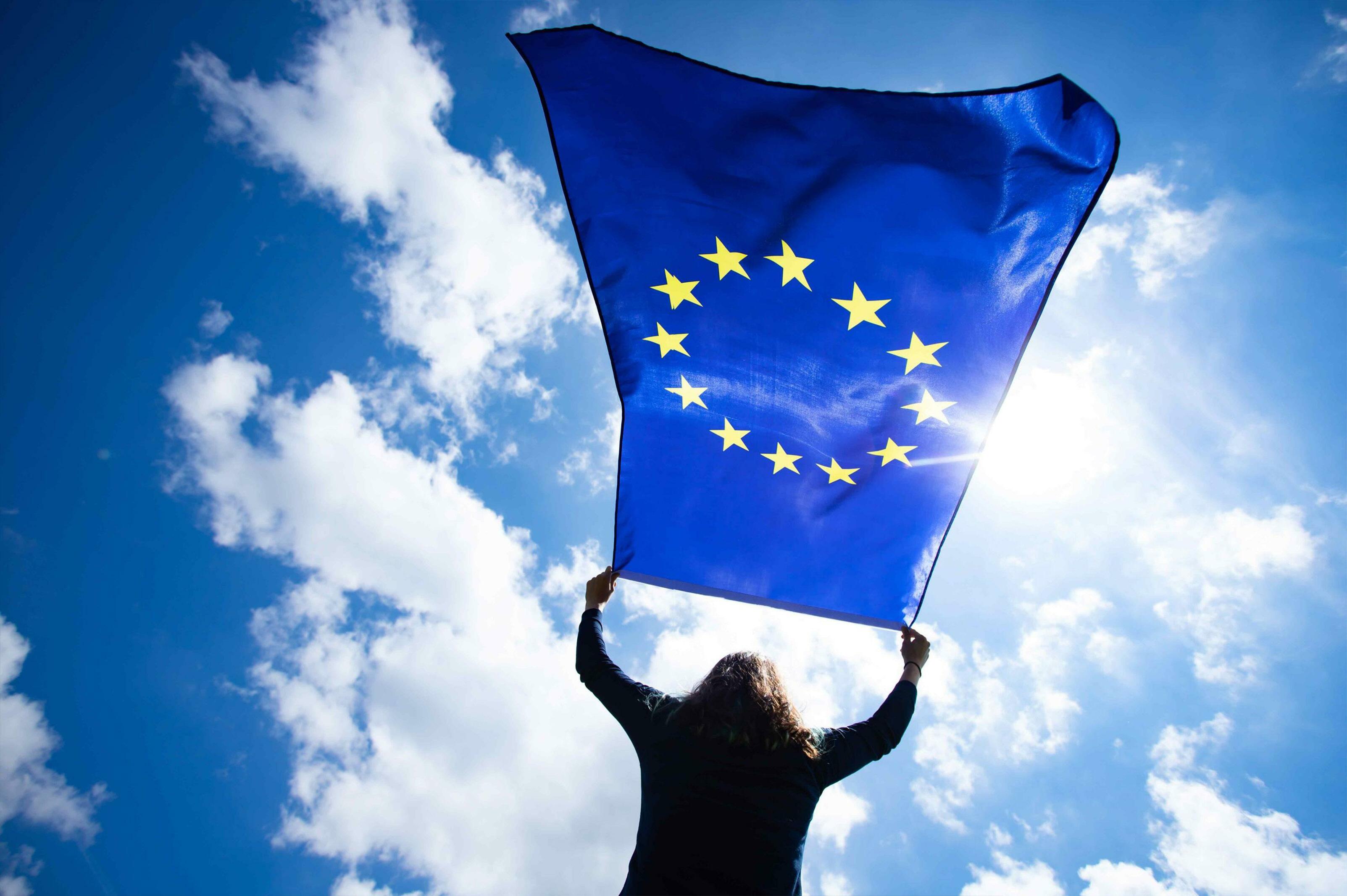 EU BATTERY RULES MAY RESHAPE SMARTPHONES