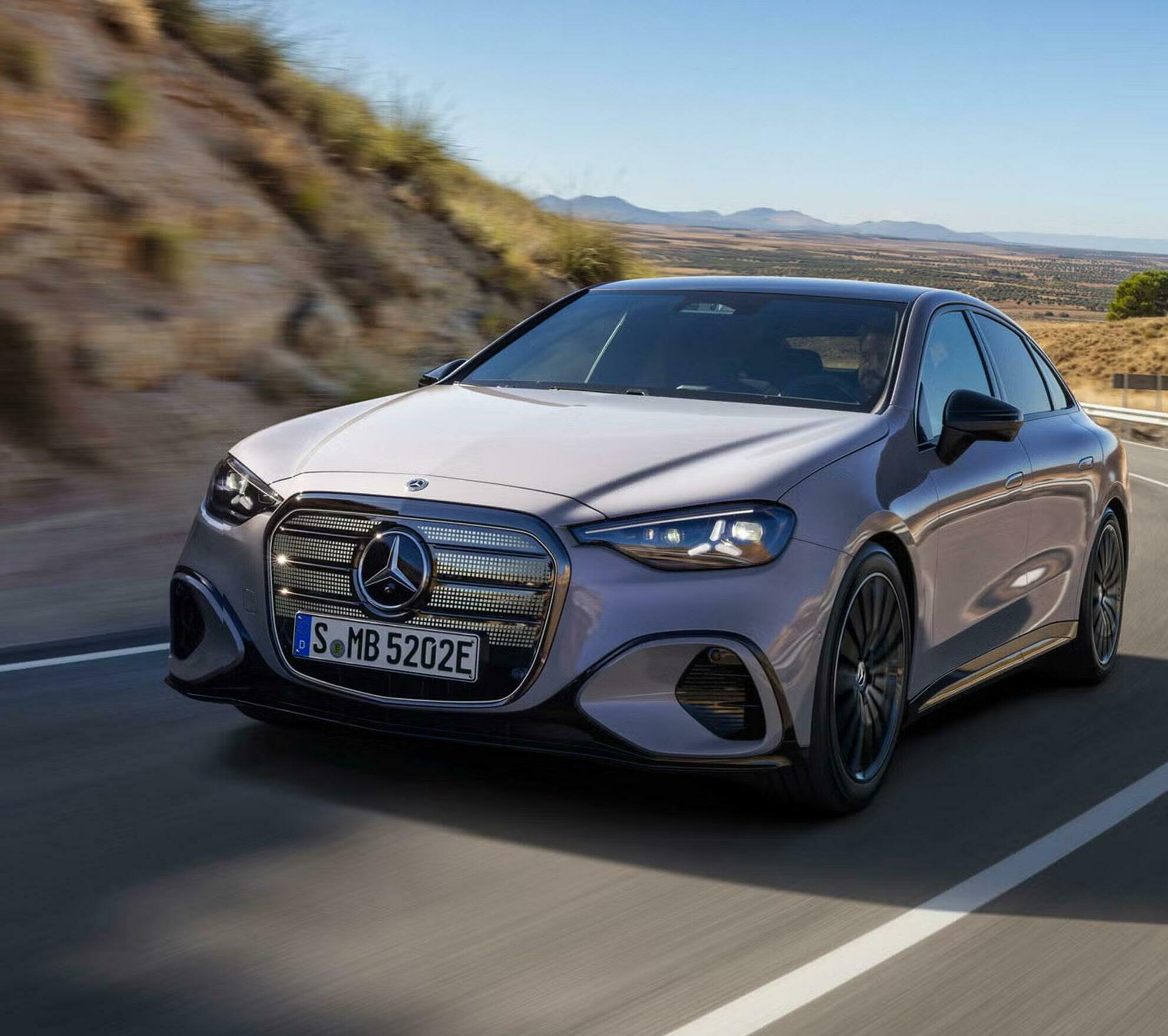 MERCEDES C-CLASS EV GOES BIG ON SCREENS