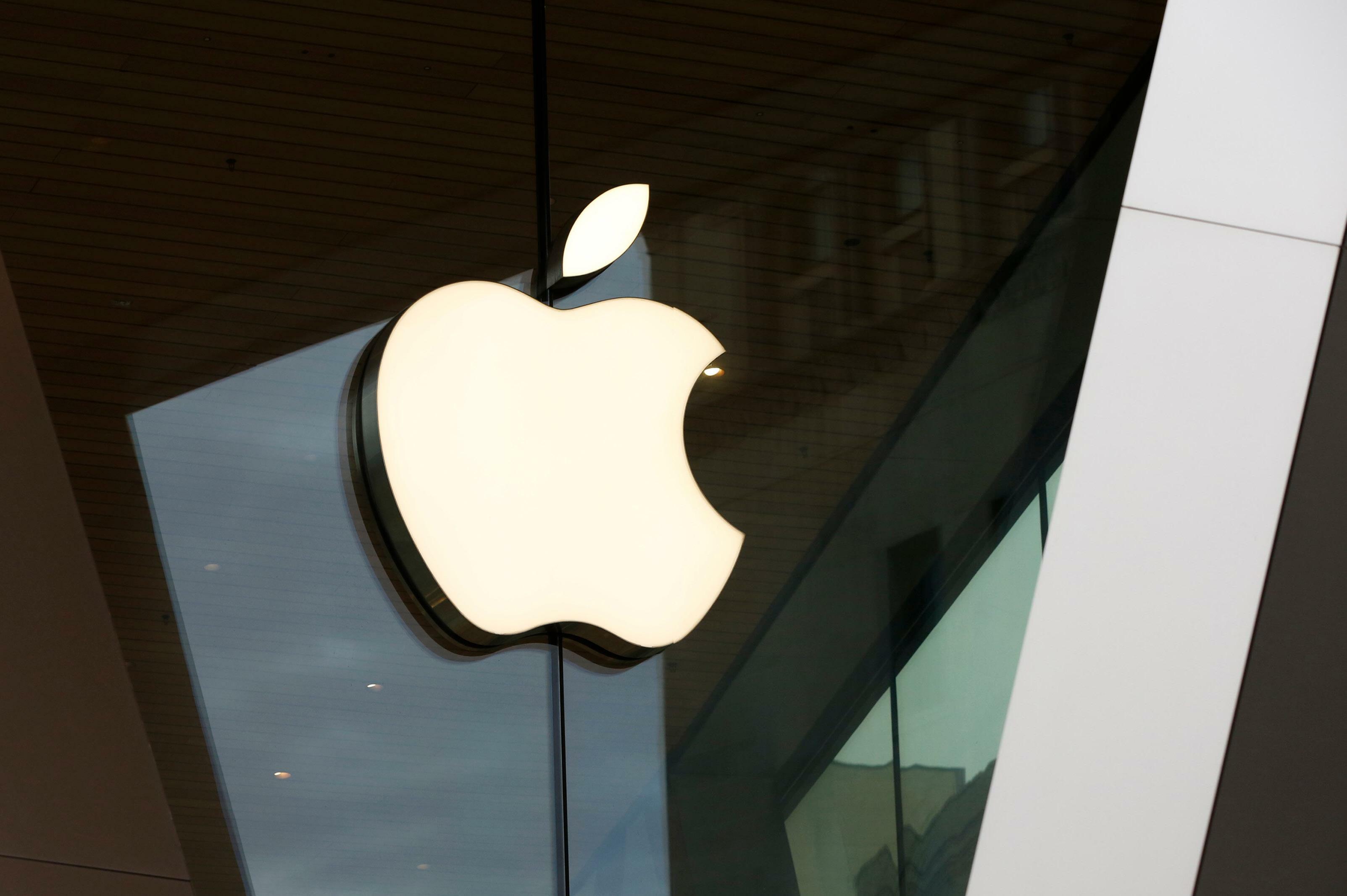 APPLE JOINS GOOGLE IN EU AI ACCESS DISPUTE