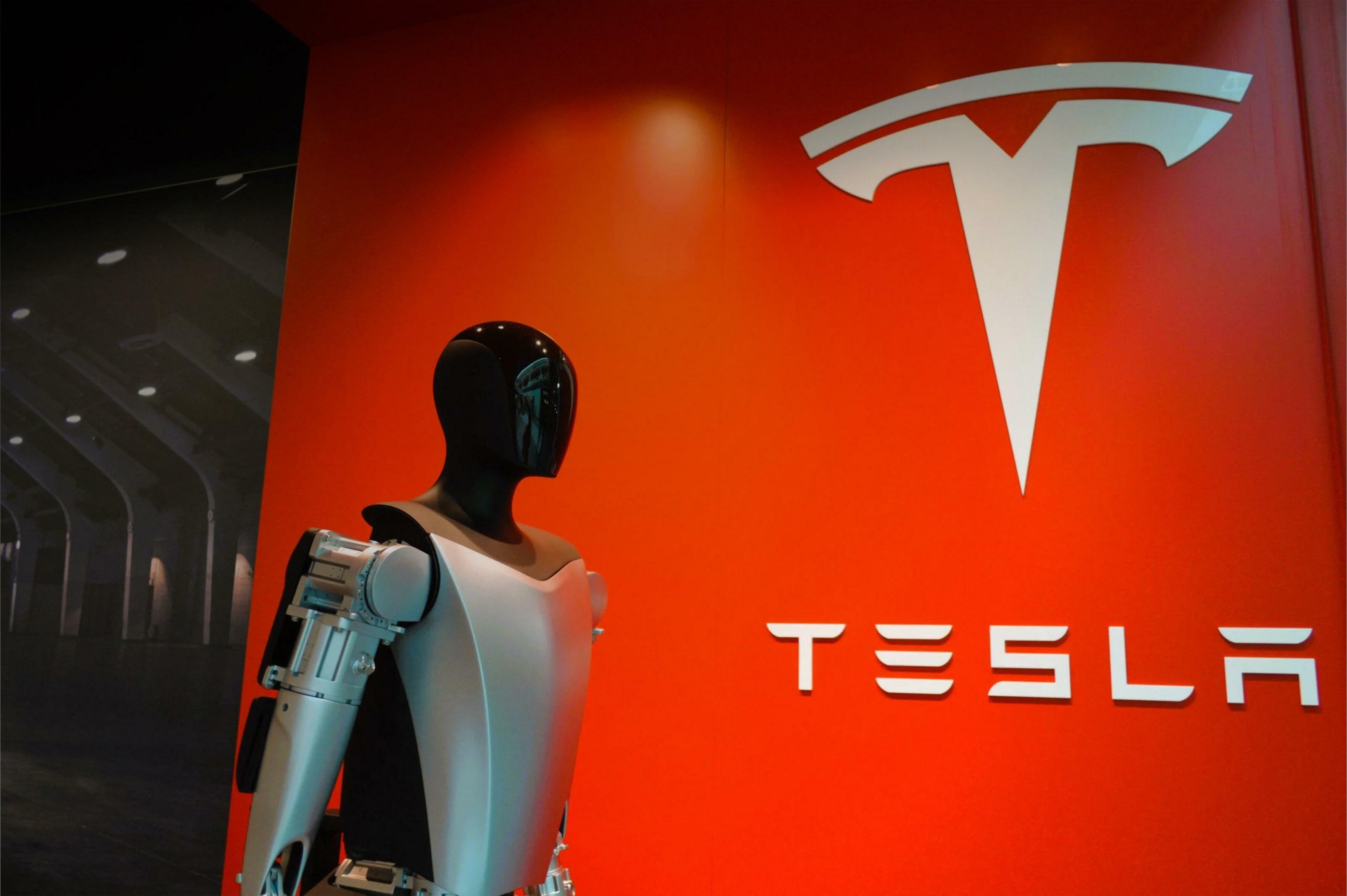 TESLA’S OPTIMUS ROBOT MOVES CLOSER TO MASS PRODUCTION