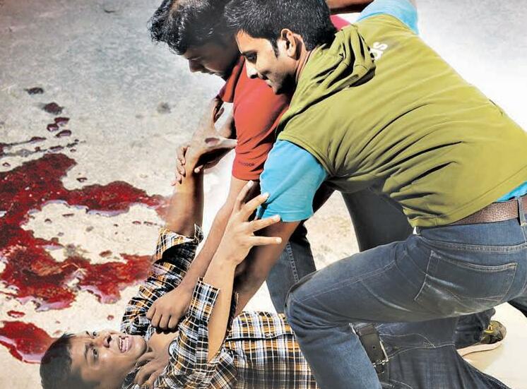 इश्क पर पहरा बरदाश्त नहीं